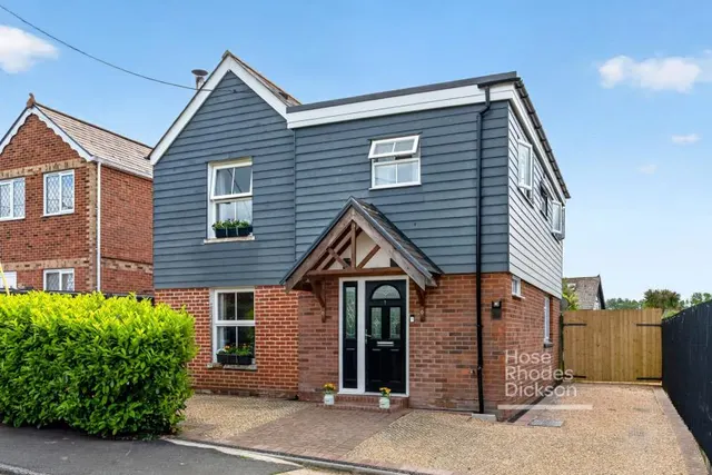 Albert Road, Cowes, PO31, photo 1