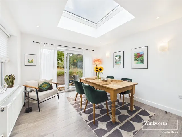 St. George's Avenue, Newbury, RG14, photo 1