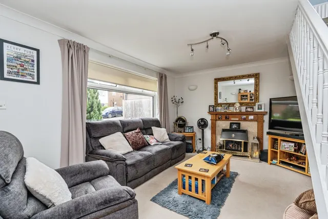 High Tree Close, Addlestone, KT15, photo 3