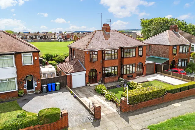 Kingsway, Widnes, Widnes, WA8 7QR, photo 1