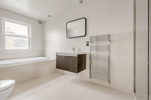 Wakehurst Road, London, SW11, photo 1