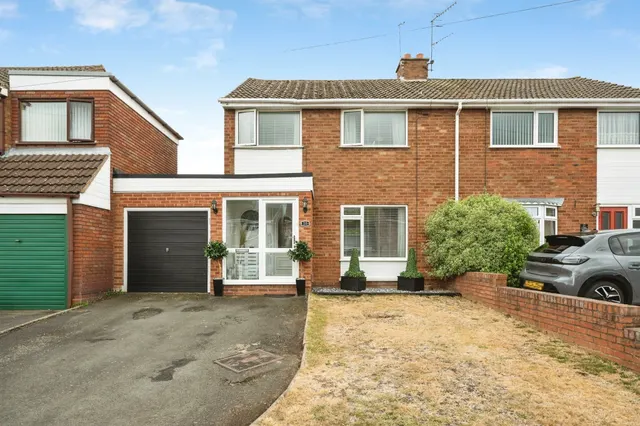 Oakland Drive, Dudley, photo 1