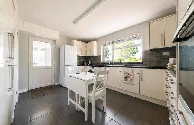 Chapmanslade, photo 3