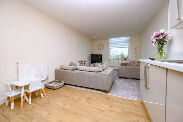 Bessemer Road, Welwyn Garden City AL7 1FU, photo 1