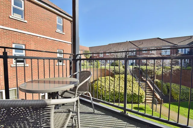 Eaves Court The Retreat, Princes Risborough, HP27, photo 3