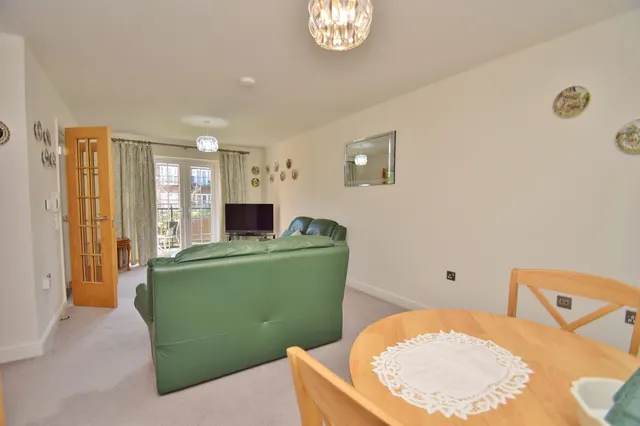 Eaves Court The Retreat, Princes Risborough, HP27, photo 2