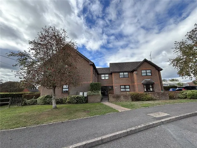 Stretton Close, Bradfield Southend, RG7, photo 1