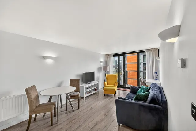 Blackwall Way, London, E14, photo 1