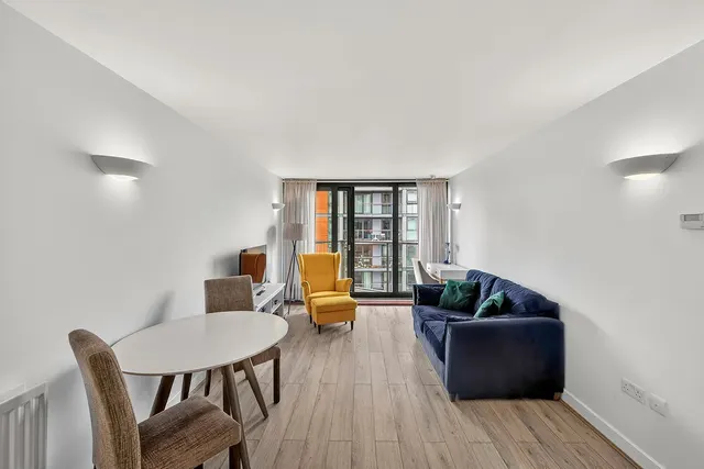 Blackwall Way, London, E14, photo 3