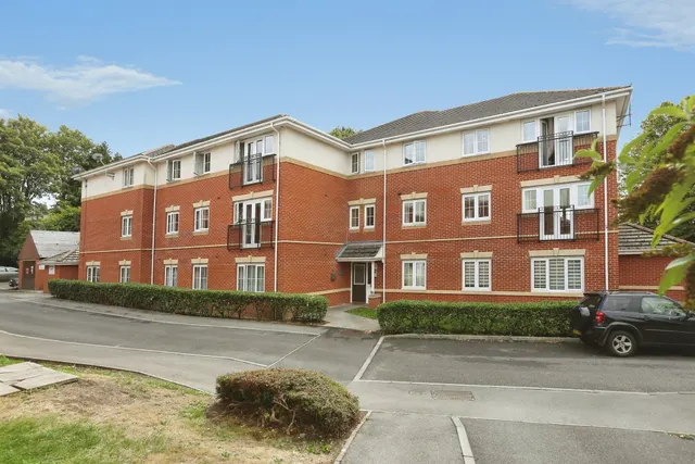Mirabella Close, Southampton, photo 1