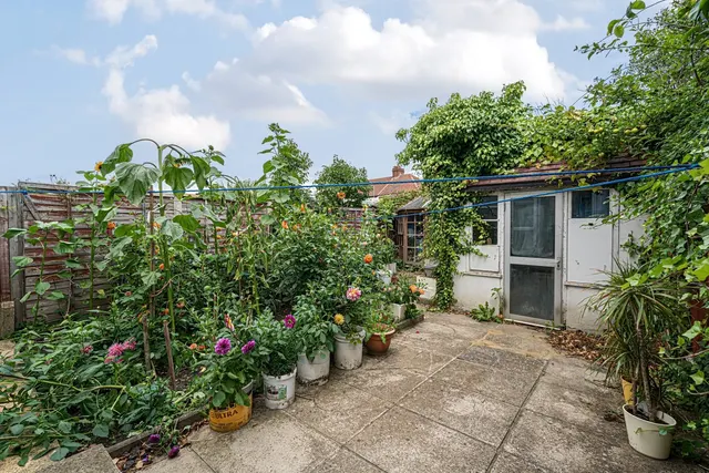 Photo 2 — Bearstead Rise, SE4