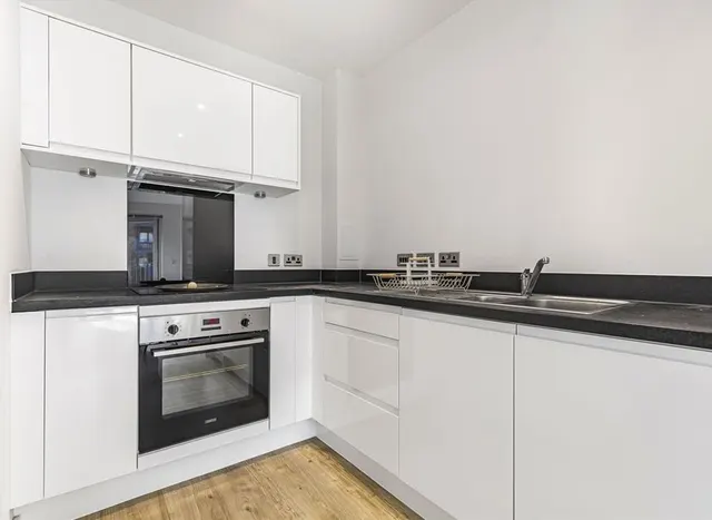 Photo 3 — Powdermill Close, New Malden, KT3