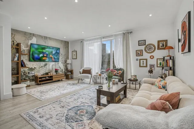 Lakeside Drive, Park Royal, London, `, NW10 7GD, photo 1