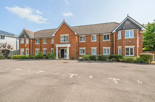 Searlewood Court, 143 Guildford Road, Woking, Surrey, GU24 9LS, photo 1