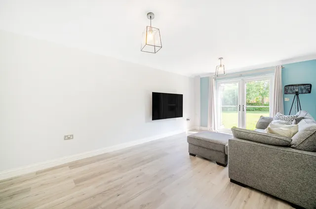 Photo 3 — Searlewood Court, 143 Guildford Road, Woking, Surrey, GU24 9LS