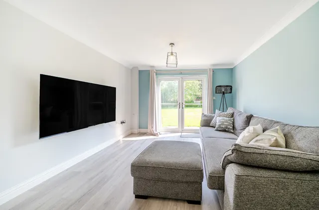 Photo 2 — Searlewood Court, 143 Guildford Road, Woking, Surrey, GU24 9LS