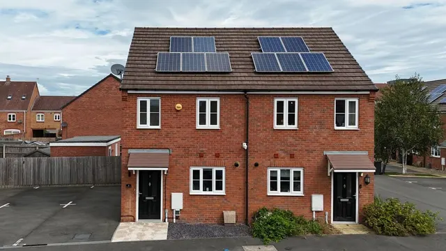 Swansnest Grove, Nuneaton, Warwickshire, CV10, photo 1