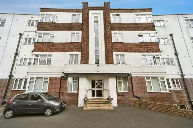 Bradford Road, Shipley, BD18, photo 1