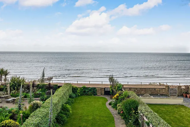 Marina Court Avenue, Bexhill-on-Sea, East Sussex, TN40 1BN, photo 1