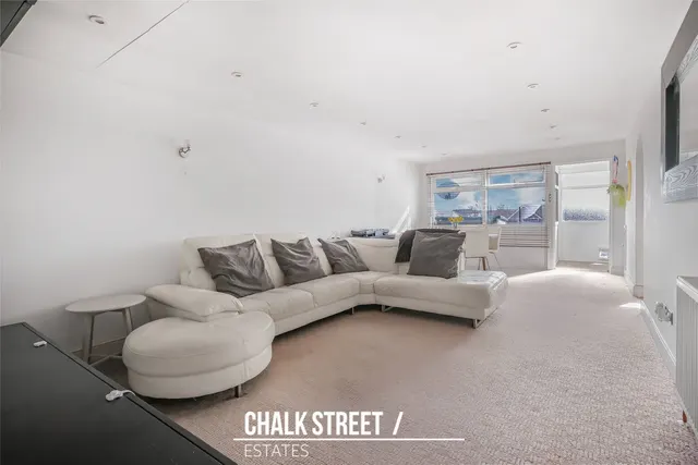 Photo 3 — Northolt Way, Hornchurch, RM12 5RX