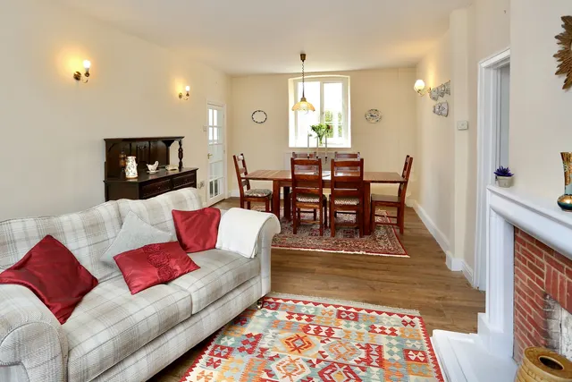 Photo 2 — Legar House, Llangattock, Crickhowell, Powys, NP8 1HL