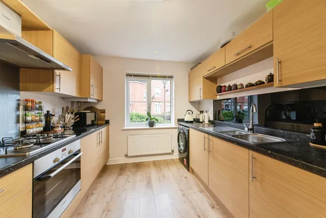 Silverstone Road, Bourne, PE10, photo 3