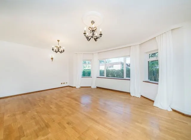 Photo 2 — Ballard Close, Kingston Upon Thames, KT2