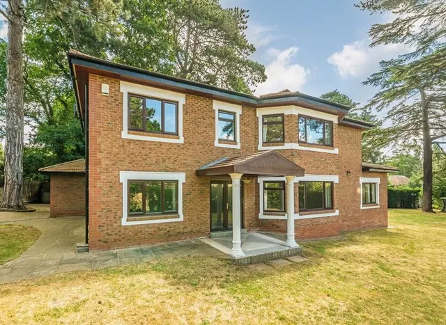 Ballard Close, Kingston Upon Thames, KT2, photo 1
