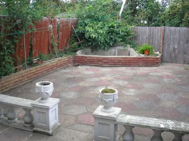 Photo 3 — Queens Gardens, Rainham, RM13 8EB