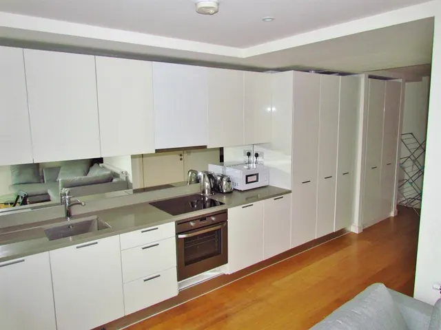 High Point Village, Hayes, UB3, photo 2