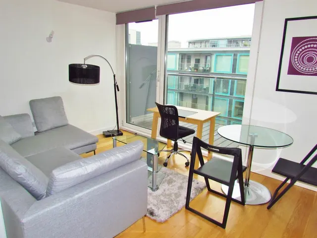 High Point Village, Hayes, UB3, photo 3