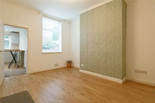 Stockport Road, Denton, M34, photo 3