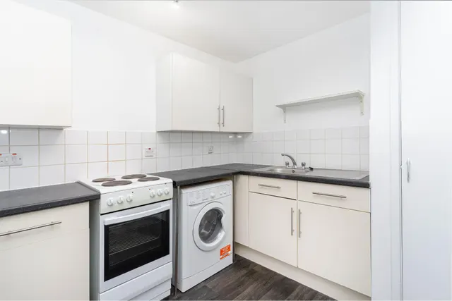 Ashdown Way, London, SW17, photo 3