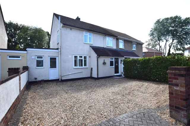 Blackthorn Crescent, Farnborough, Hampshire, GU14 9AF, photo 1