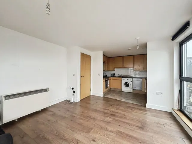 Forest Lane, London, E15, photo 2