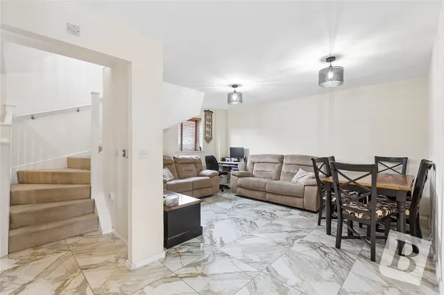 Kean Crescent, Dagenham, RM8, photo 1