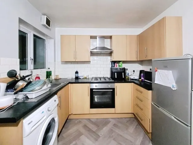 Kings Lane, Englefield Green, TW20, photo 1