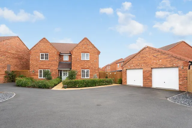 Jean Revill Close, Saxilby, LN1, photo 1