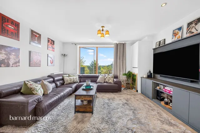 Copt Place, London, NW7, photo 2