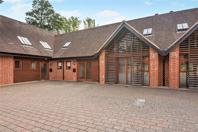 Lambourn Road, Speen, RG20, photo 1