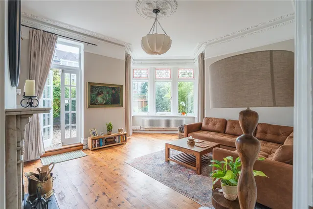 Salford Road, London, SW2, photo 3