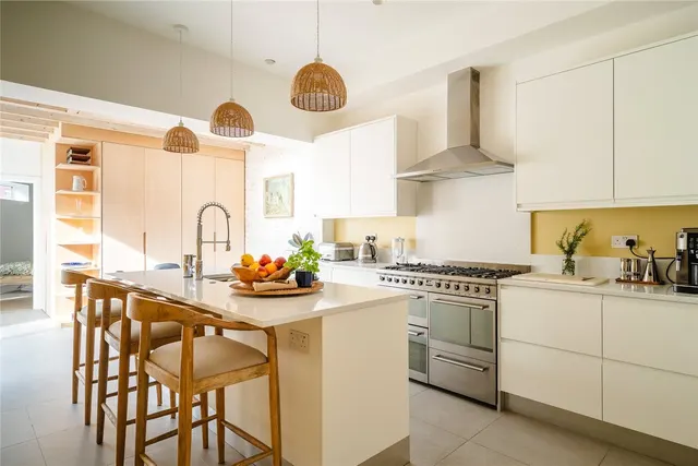 Salford Road, London, SW2, photo 1