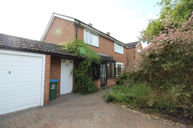 Photo 2 — Northumberland Avenue, Aylesbury, HP21 7HJ