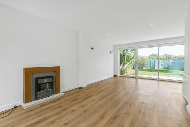 Staines Road East, Sunbury-on-Thames, TW16, photo 3
