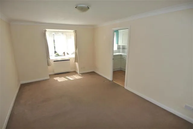 Brighton Road, Addlestone, KT15, photo 3