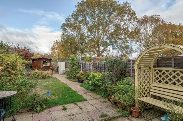 Hawthorn Grove, Enfield, EN2, photo 2