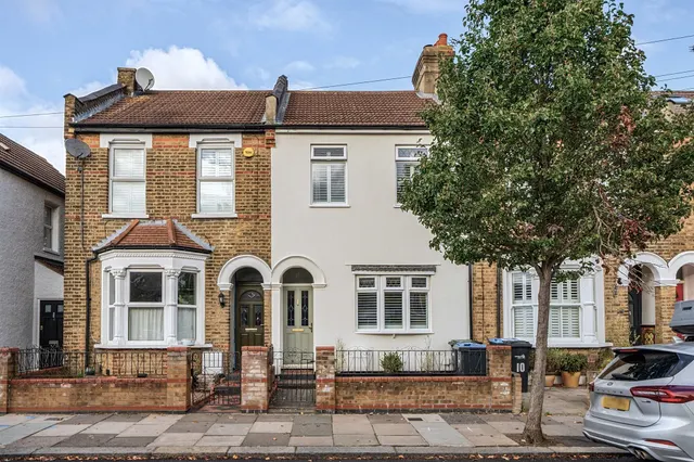 Hawthorn Grove, Enfield, EN2, photo 1