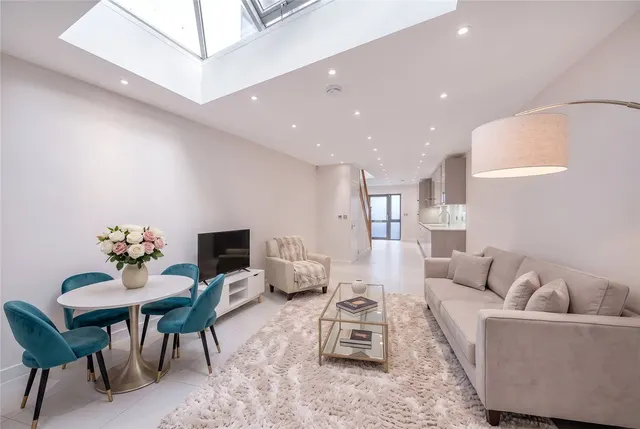 Rose Joan Mews, London, NW6, photo 1