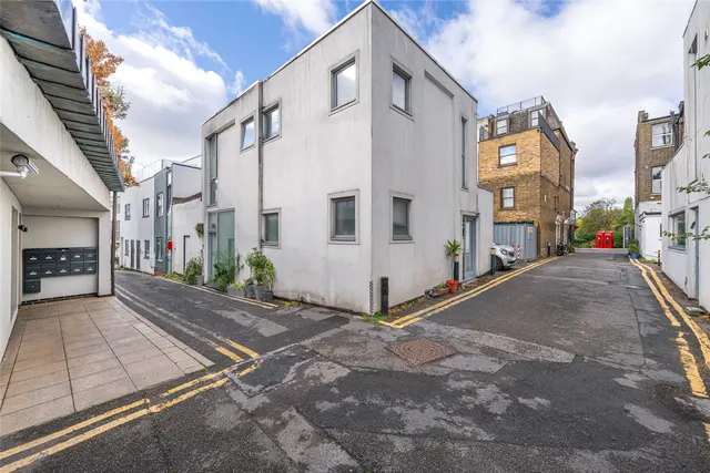 Photo 3 — Rose Joan Mews, London, NW6