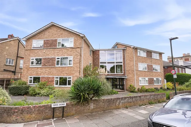Courtayne Court, Popes Avenue, Twickenham, TW2 5TJ, photo 1